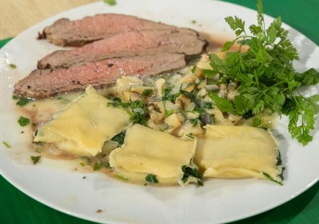 Die Küchenschlacht: Flanksteak mit Steinpilzrahm und Maultaschen vom 18. Oktober 2024