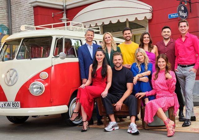 Margot Weigel kehrt zurück in die Schillerallee! / 30 Jahre Familie, Freundschaft, Nachbarschaft: „Unter uns“ feiert am 28.11. Geburtstag bei RTL