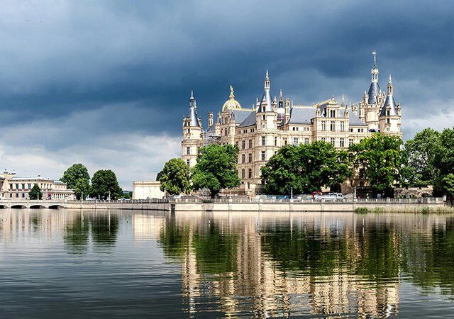 Ministerpräsident Haseloff bei zentraler Feier zum Tag der Deutschen Einheit in Schwerin