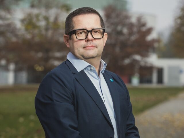 Forschungspreis 2024 für Przemyslaw Komarnicki  – Forschen für die Energiewende