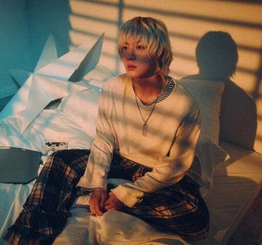 JIN (BTS) veröffentlicht sein Debütalbum “Happy”