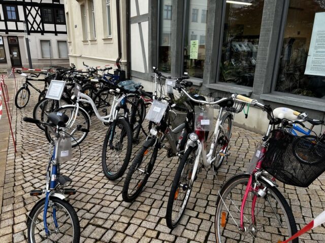 Heute kommen Fundsachen unterm Hammer: Versteigerung im Haldensleber Bürgerbüro