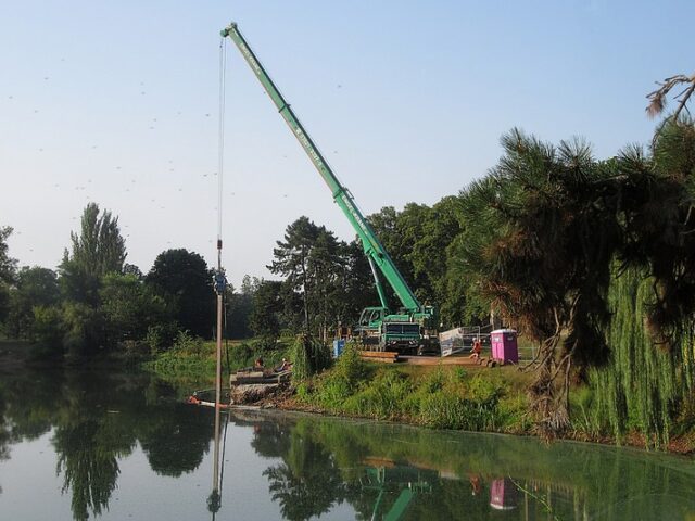Treppensanierung am Adolf-Mittag-See im Stadtpark Rotehorn / Herbsthochwasser verzögert Baufortschritt