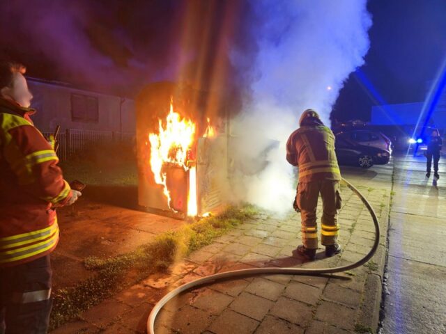 Feuerwehr im Einsatz: Müllcontainerbrände im Stadtteil Stadtfeld Ost