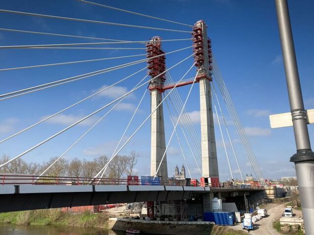 Sonntagsarbeit unterhalb der Kaiser-Otto-Brücke / Am 8. Dezember von 7.00 bis 17.00 Uhr