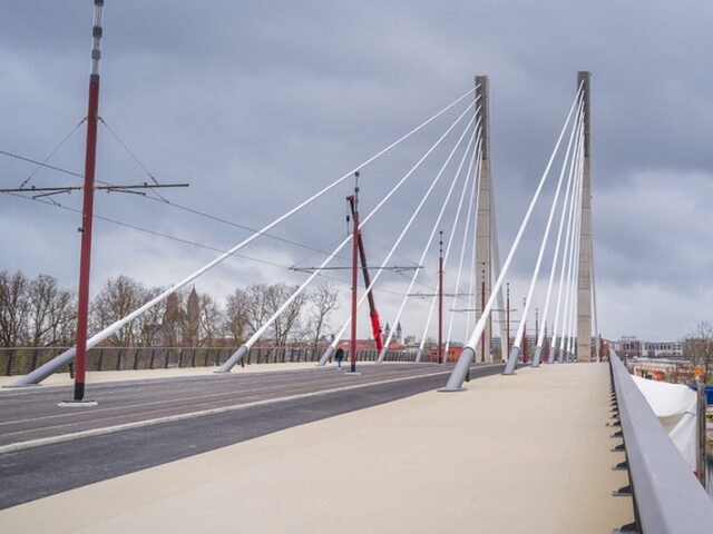 Kaiser-Otto-Brücke ab morgen komplett beleuchtet / Pylone und Seile werden angestrahlt