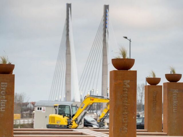 Denkmal für das Magdeburger Recht am Kleinen Werder feierlich eingeweiht