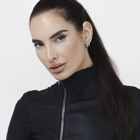 Lilly Palmer erweckt legendäre Hymne „Dooms Night“ zu neuem Leben