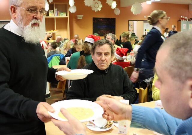 Malteser Nikolausaktion in Magdeburg: Festmenü setzt ein Zeichen für Nächstenliebe und Solidarität