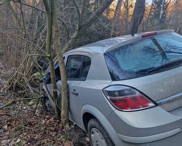 Feuerwehr im Einsatz: Fahrzeugführer in großen Schwierigkeiten