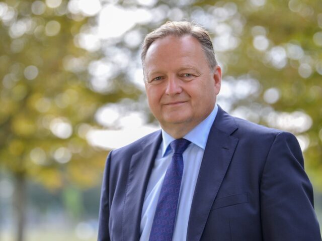 Land setzt starkes Zeichen für historische und politische Bildung: Vollfinanzierte Gedenkstättenfahrten für alle Schüler