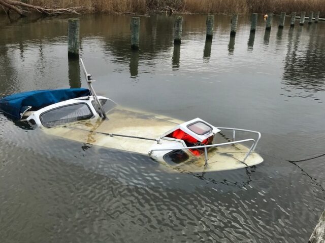 Wasserschutzpolizeirevier: Gesunkenes Sportboot in der „Zollelbe“