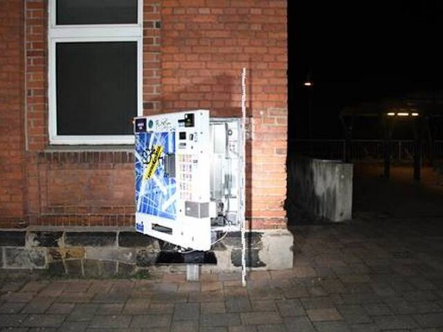 Rauchfrei zu Weihnachten hat nicht geklappt!  Zigarettenautomat aufgebrochen