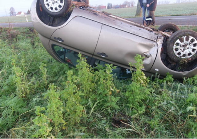 Kein schönes Weihnachtsfest: Autofahrerin überschlägt sich auf K1158