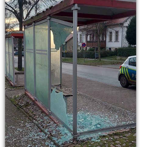 Zeugenaufruf Ballenstedt: Unbekannte zerstören mehrere Bushaltestellen