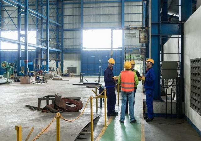 ifo Beschäftigungsbarometer: Unternehmen bauen vermehrt Stellen ab