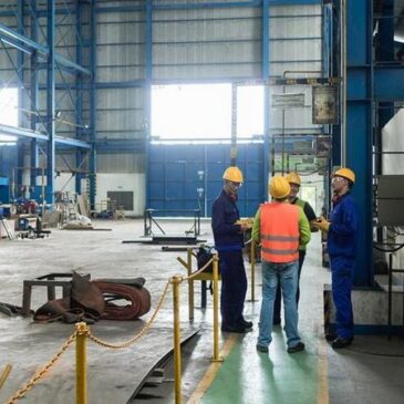 ifo Beschäftigungsbarometer: Unternehmen bauen wieder mehr Stellen ab