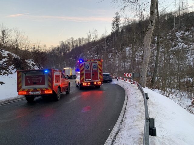 Verkehrsunfallflucht auf K1347 – Polizei sucht Zeugen