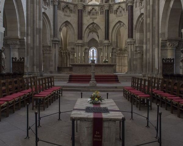 Hilfe für ein gefährdetes Denkmal – Beginn der Konservierungsmaßnahmen am Grabmal Ottos des Großen im Magdeburger Dom