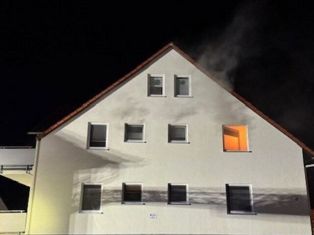 Drei Verletzte bei Brand in Mehrfamilienhaus
