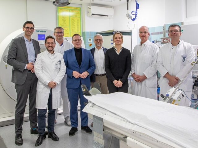 Besuch der Universitätsmedizin Magdeburg: Tino Sorge und Sepp Müller informieren sich über die Digitalisierung in der Notfallmedizin