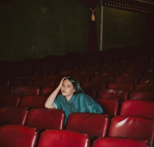 Sienna Spiro veröffentlicht ihre neue Single “Butterfly Effect”