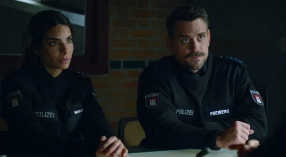 Krimiserie: Notruf Hafenkante – Helfer in Not (ZDF 19:25 – 20:15 Uhr)