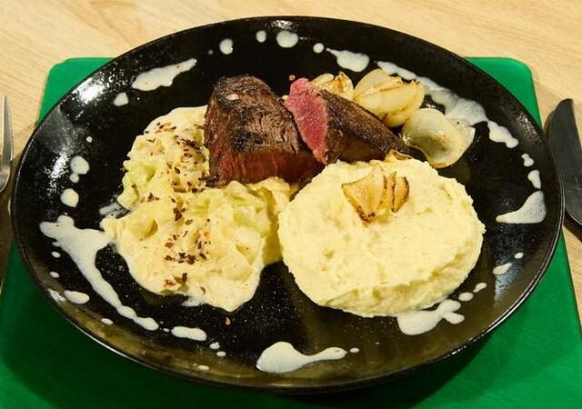 Die Küchenschlacht: Gebratene Maishähnchenbrust vs. Rinderfilet vom 13. Januar 2025