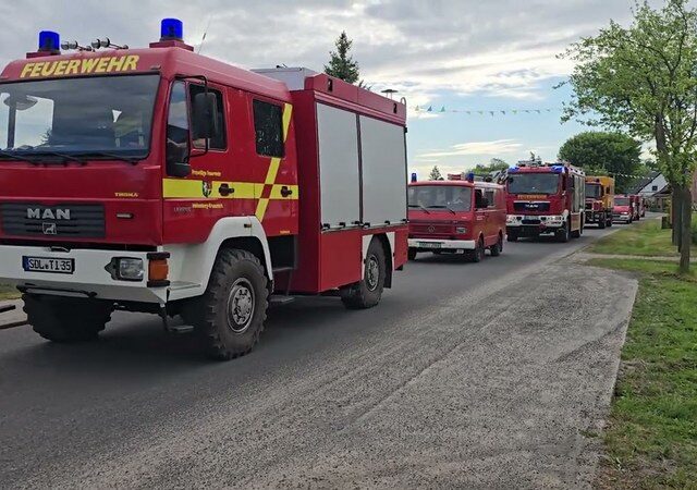 Brandschutz: Innenministerin übergibt Fördermittelbescheid für Feuerwehrhaus in Schwarzholz
