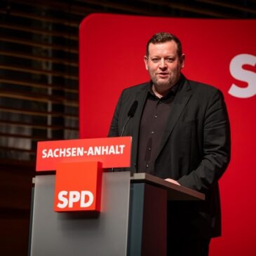 Fahrtmann: Wer sich beim Geld enthält, sollte beim Bänderdurchschneiden nicht vorn stehen