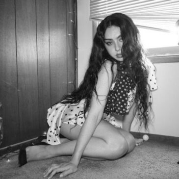 Charli xcx veröffentlicht ihr neues Musikvideo zu  „party 4 u“