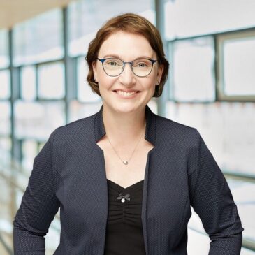 Staatssekretärin Stefanie Pötzsch übergibt Auszeichnungen an Siegerinnen und Sieger des Wettbewerbs „Wir bringen Farbe ins Land“