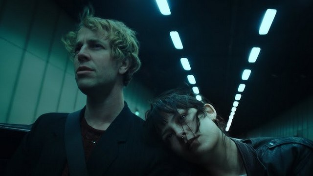 Tom Odell präsentiert seine neue Single „Don’t Cry, Put Your Head On My Shoulder“