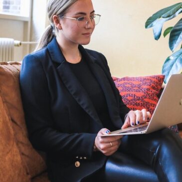Fast jede zweite erwerbstätige Frau arbeitet in Teilzeit