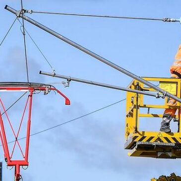 Modernisierung Knoten Magdeburg: Deutsche Bahn arbeitet an Oberleitungen auf Strecke Richtung Magdeburg-Buckau