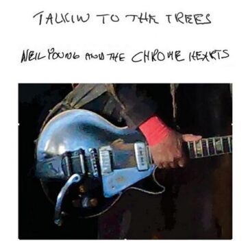 Neil Young and The Chrome Hearts präsentieren ihr gemeinsames Debütalbum „Talkin to the Trees“