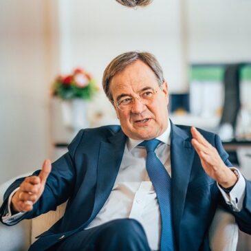 Armin Laschet hält Angriff Israels auf Iran für berechtigt