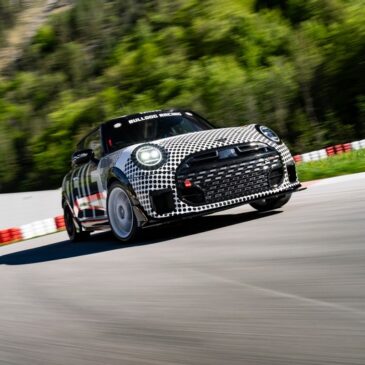 24 Stunden auf dem Nürburgring: MINI John Cooper Works und Bulldog Racing sind startklar für das 24-Stunden-Rennen