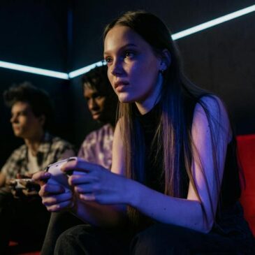 Meistgenutzte Spieleplattformen in Deutschland: Konsole und Smartphone gewinnen Spielende hinzu
