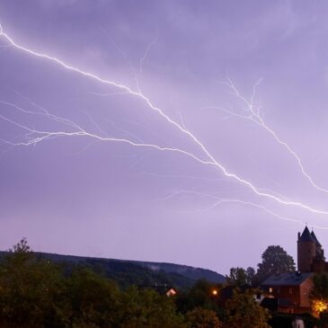 Gewitter folgen auf Hitze: Wechselhaftes Wetter am Montag
