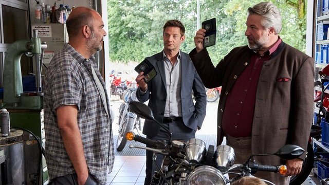 Krimiserie: Die Rosenheim-Cops – Ein haariger Fall (ZDF 16:10 – 17:00 Uhr)