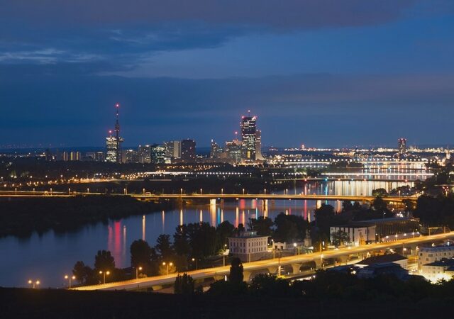 ZDF-Dokus über die Megacitys Wien und Mumbai bei Nacht