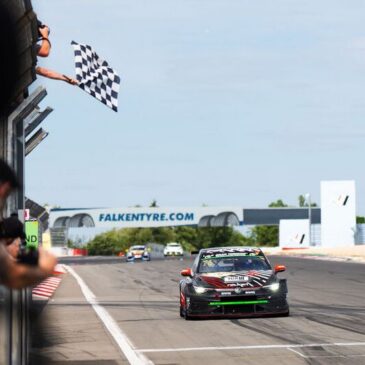 Erster Gesamtsieg für den Golf GTI in der ADAC Langstreckenserie auf dem Nürburgring