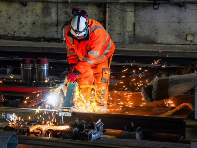 Deutsche Bahn macht Fortschritte beim Sanierungsprogramm: Operatives Ergebnis um fast eine Milliarde Euro verbessert