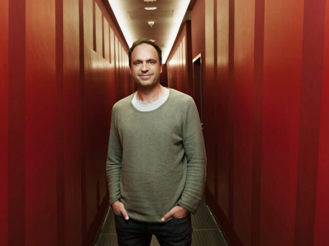 Kracher-Start 2. Bundesliga: SAT.1 und Joyn zeigen Bundesliga-Klassiker Schalke – Hertha heute am Freitag live