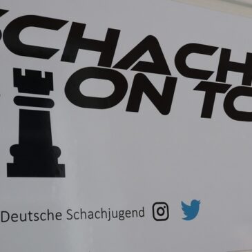 Schachmobil macht am Dienstag Station vor der Stadtbibliothek Magdeburg