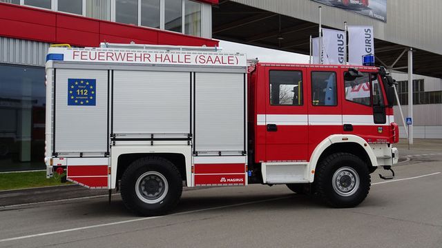 Feuerwehr im Einsatz: Tragischer Wohnungsbrand in Halle (Saale)