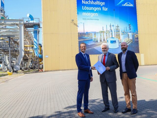 Willingmann überreichte Förderbescheid über rund 4,3 Millionen Euro für zusätzliche Elektrolyse-Anlage von Linde in Leuna