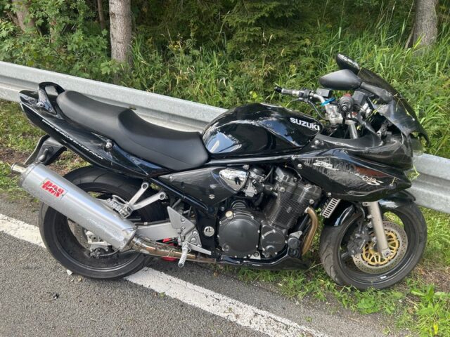 VW kollidiert mit Motorrad – Biker schwer verletzt