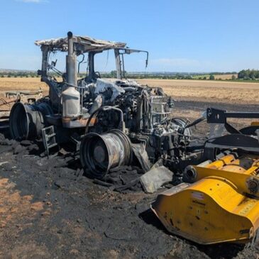 Feuerwehr im Einsatz: Brand zerstört Landmaschinen